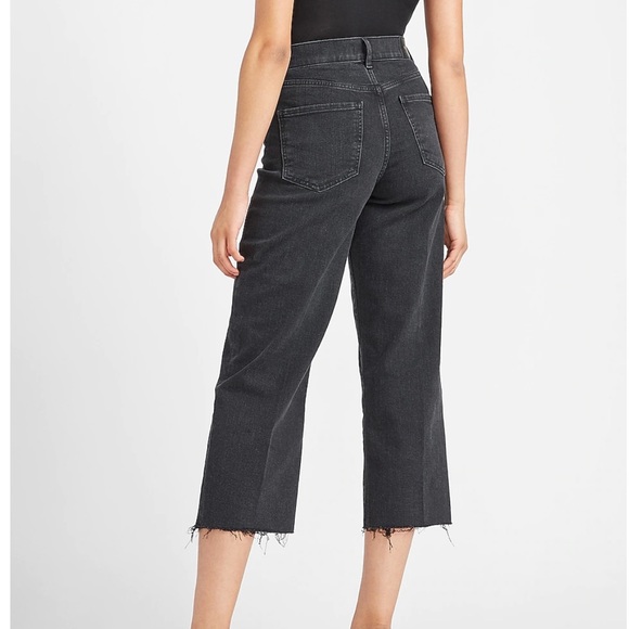 HIGH RISE CROPPED RAW HEM WIDE LEG BLACK JEANS - Picture 5 of 6